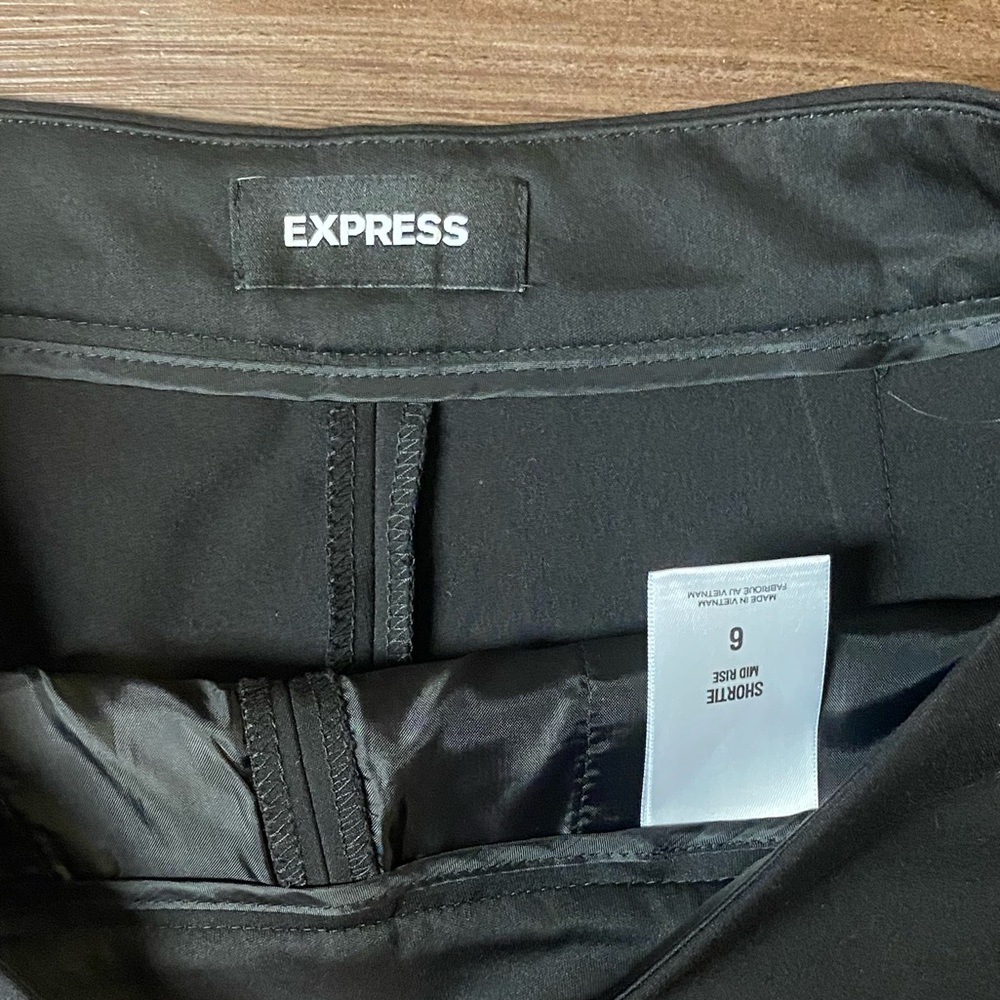 Express Shorts - Picture 2 of 2